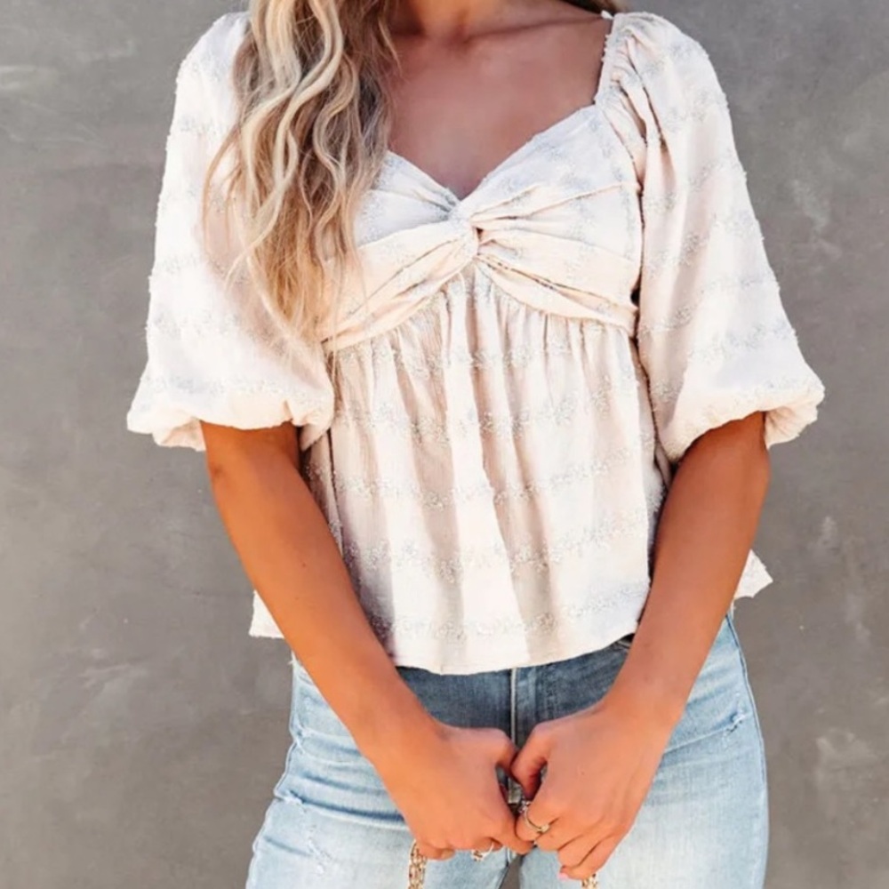 VICI Divine Texture Puff Sleeve Top